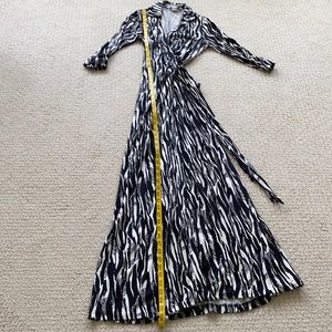 Diane von Furstenberg black & white wrap dress 8